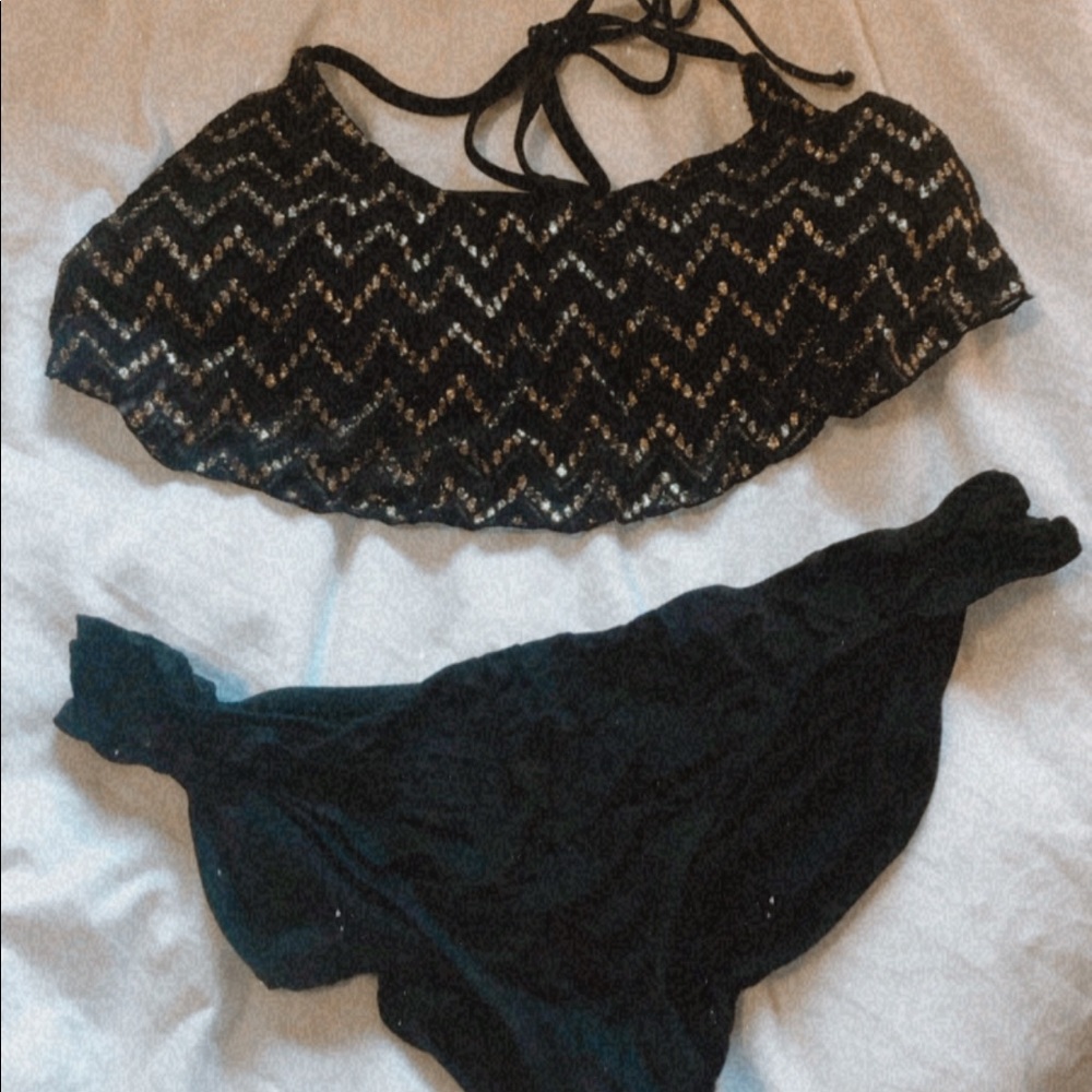 black bikini top ! w/ gold